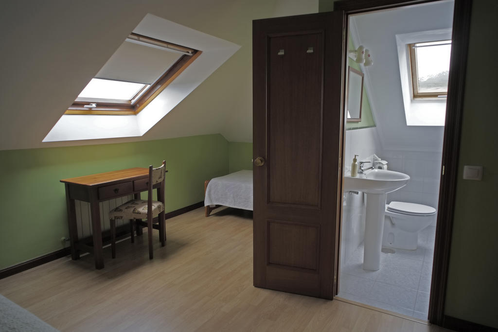 La Rectoral De San Juan Guest House El Franco Room photo