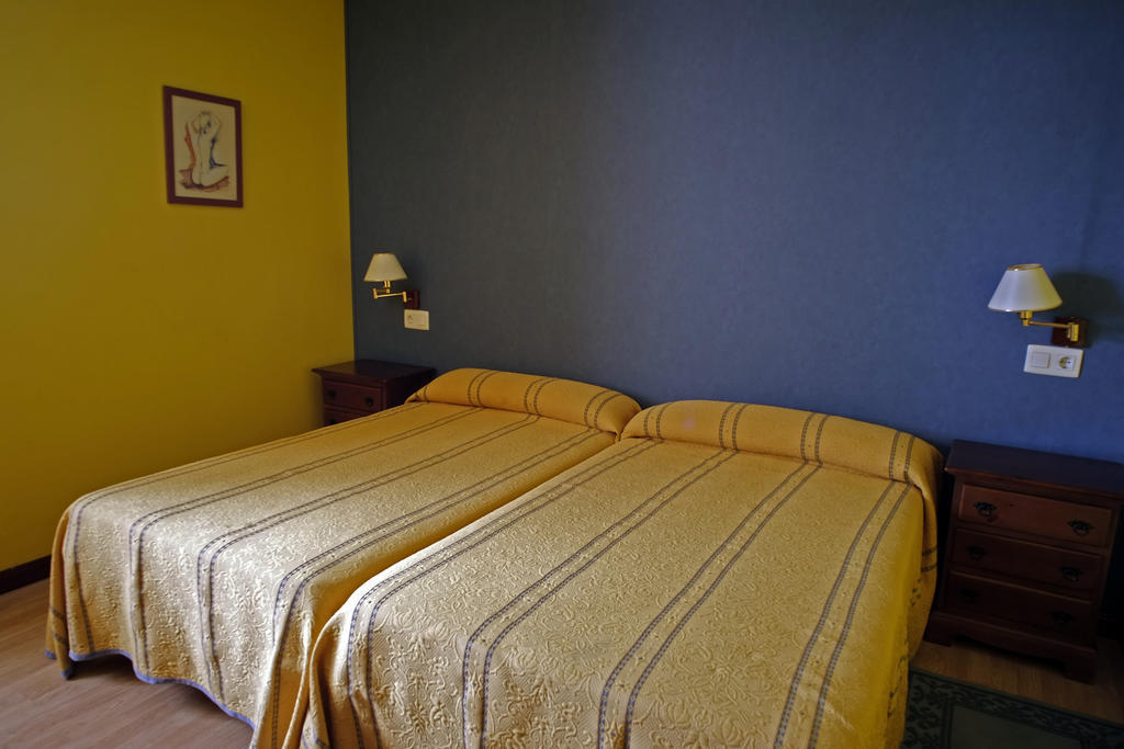 La Rectoral De San Juan Guest House El Franco Room photo