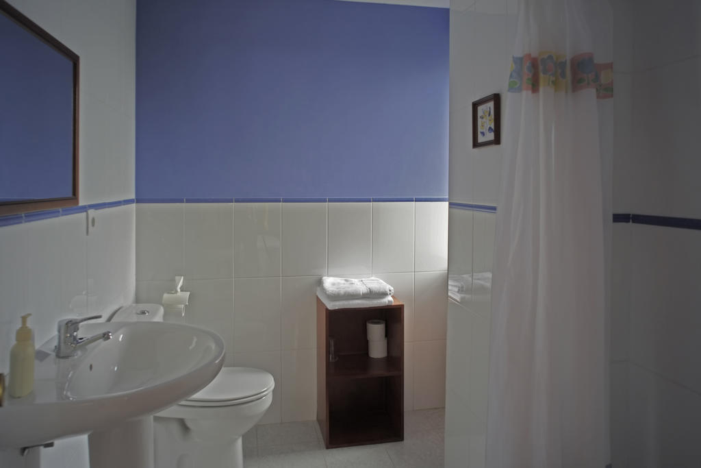 La Rectoral De San Juan Guest House El Franco Room photo