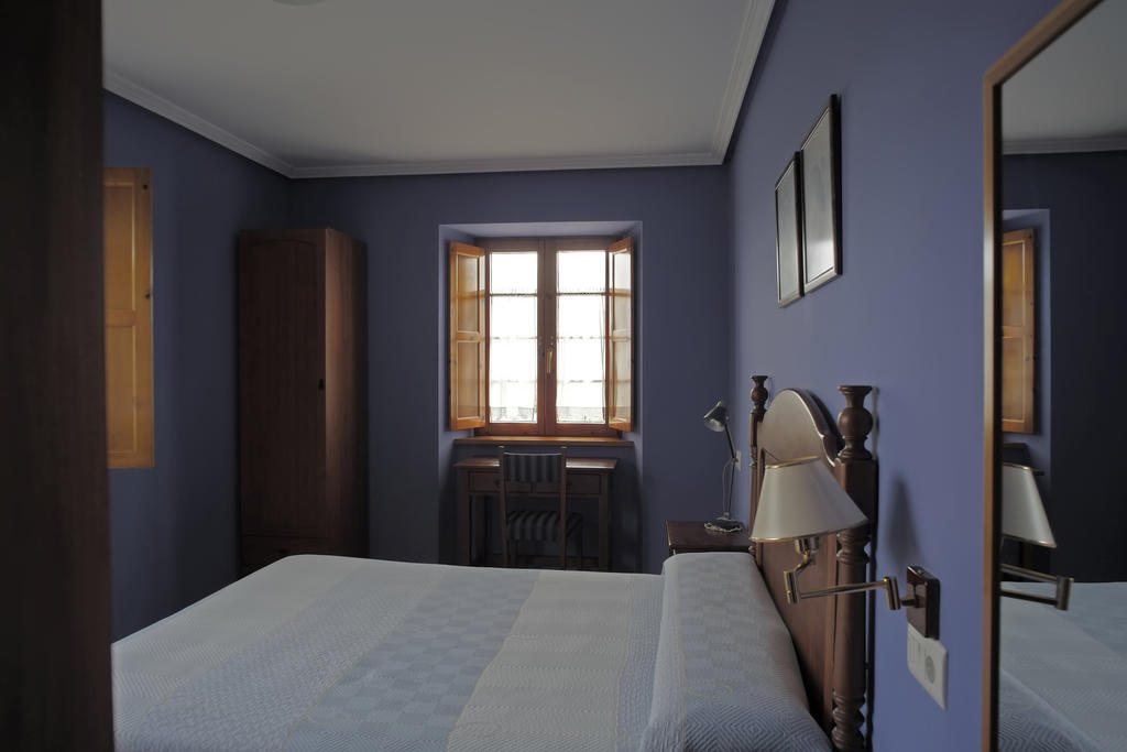 La Rectoral De San Juan Guest House El Franco Room photo